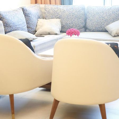 Waterfront Hotel Apartment Lusail Esterno foto The interior of a suite at the hotel