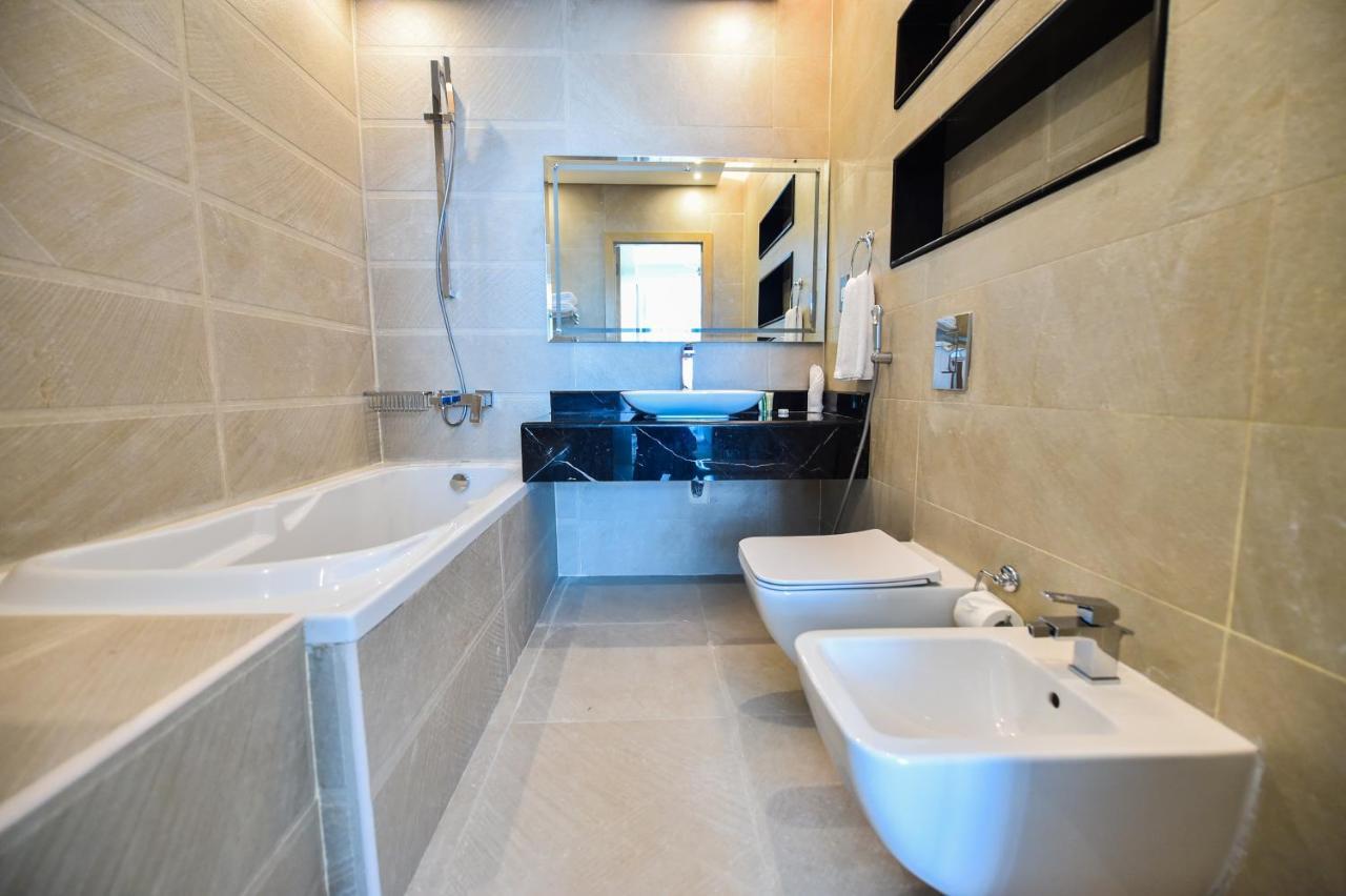 Waterfront Hotel Apartment Lusail Esterno foto
