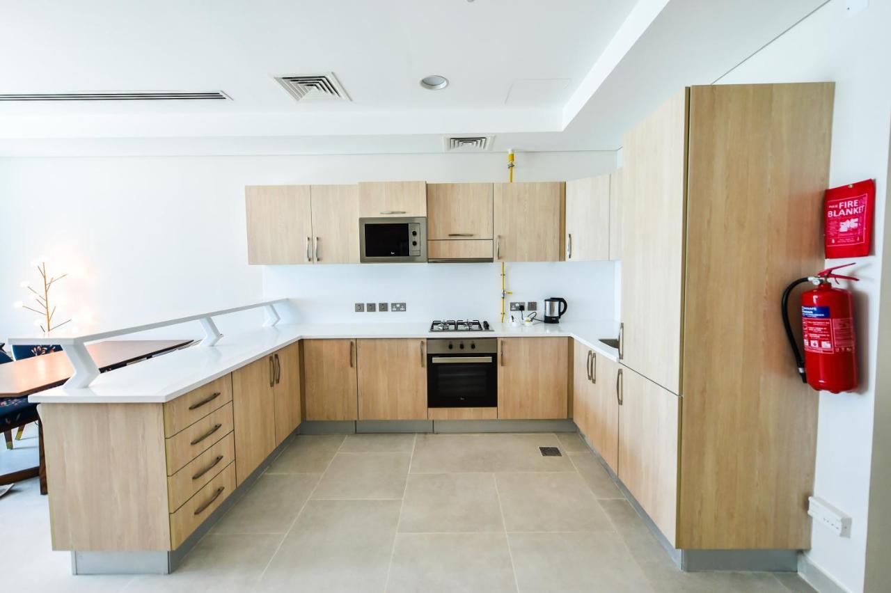 Waterfront Hotel Apartment Lusail Esterno foto A typical kitchen in a student residence hall