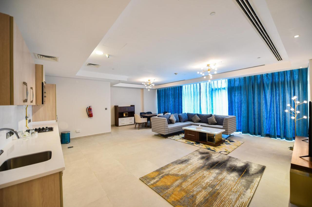 Waterfront Hotel Apartment Lusail Esterno foto A living room in a typical apartment