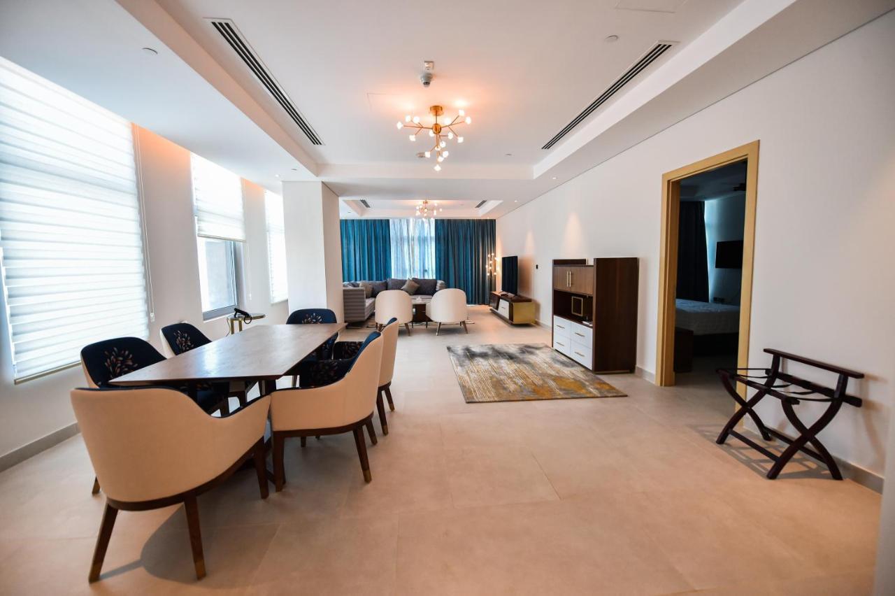 Waterfront Hotel Apartment Lusail Esterno foto A suite at the hotel