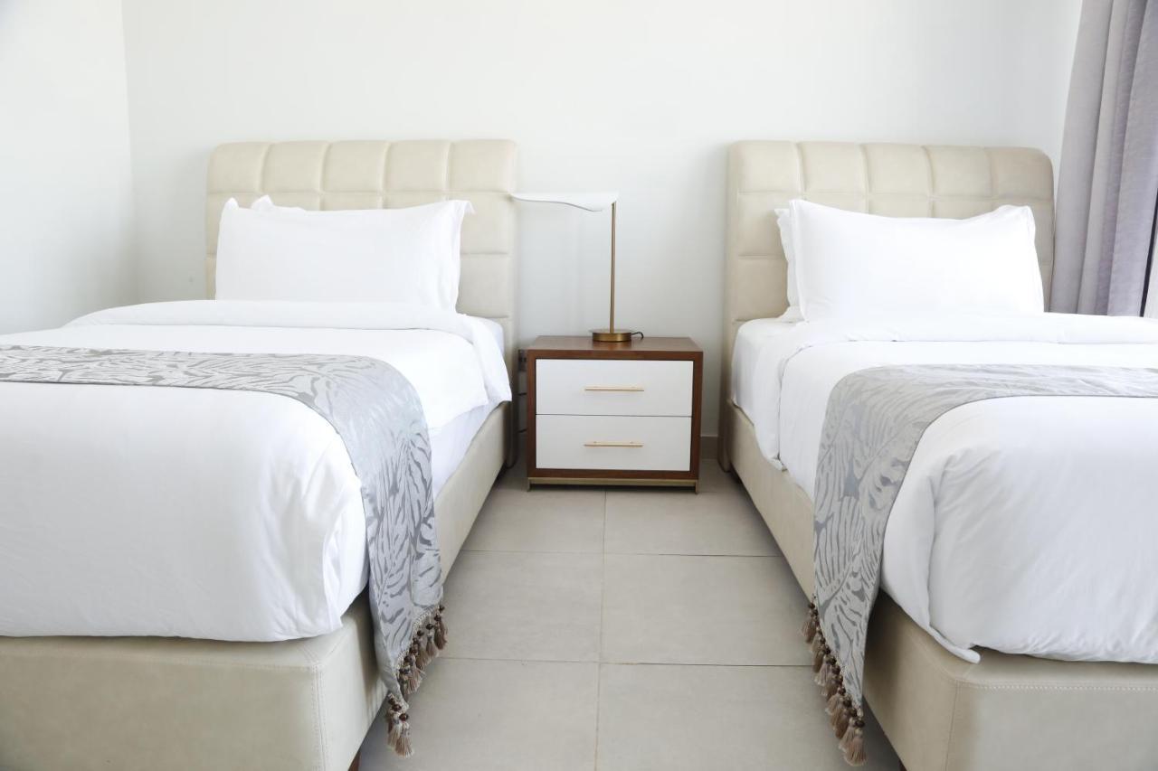 Waterfront Hotel Apartment Lusail Esterno foto Two beds