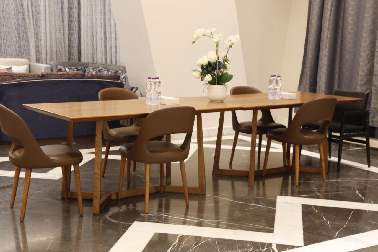 Waterfront Hotel Apartment Lusail Esterno foto A meeting room at the Embassy of the United Kingdom in Riyadh