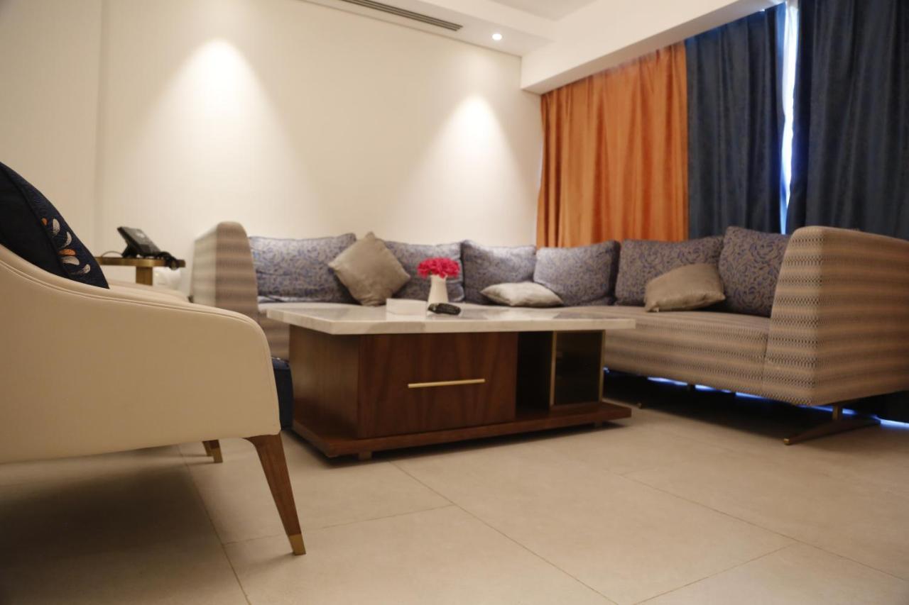 Waterfront Hotel Apartment Lusail Esterno foto A living room in a house