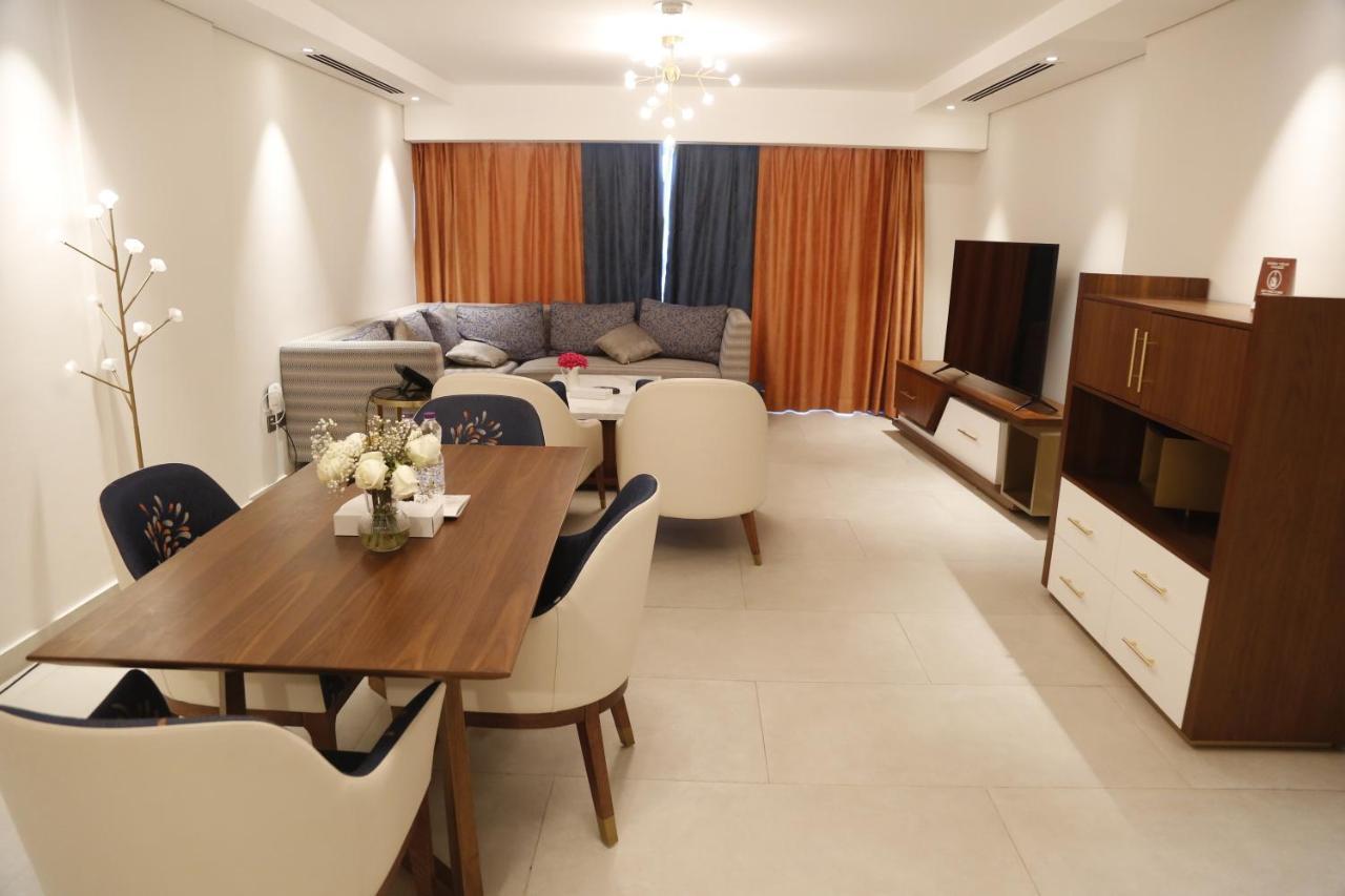 Waterfront Hotel Apartment Lusail Esterno foto A living room in a condominium